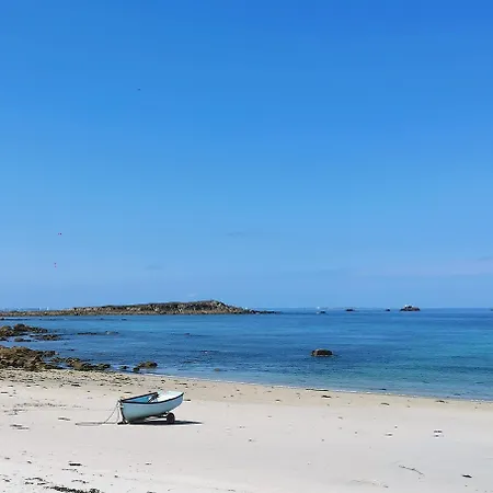 Belle Vue Pointe St Mathieu, Piscine Chauffee, 100 M Et Gr34 Holiday home Le Conquet